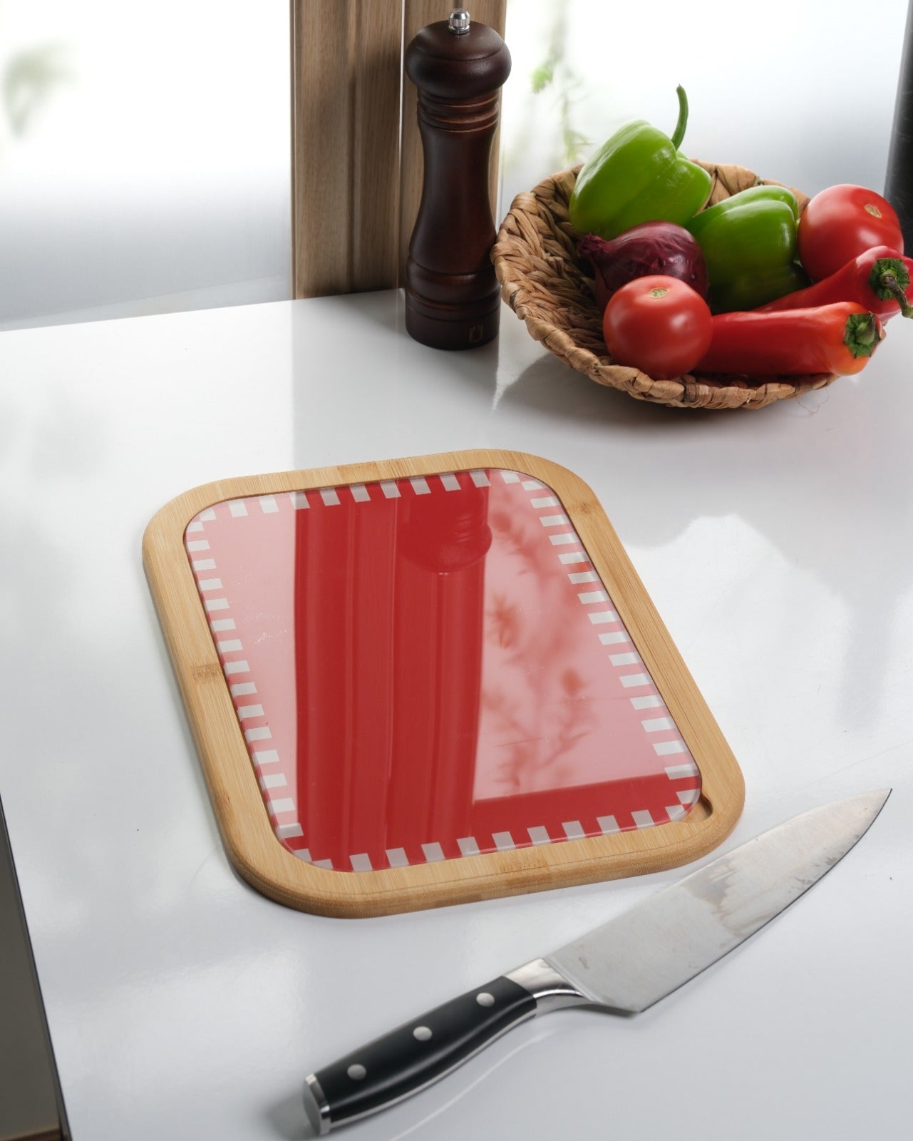 Cam Kesme Alanlı Bambu Kesme Tahtası – Hijyenik, Şık ve Dayanıklı